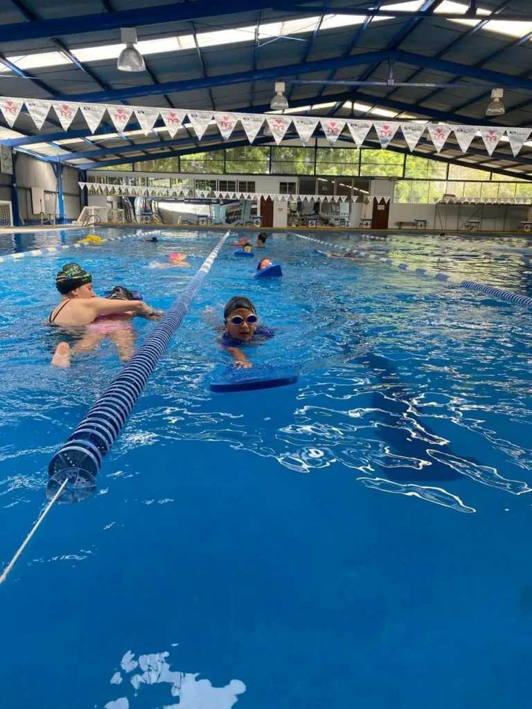 La Clase de Natación: Un Espacio para el Desarrollo Integral de los Estudiantes CIC