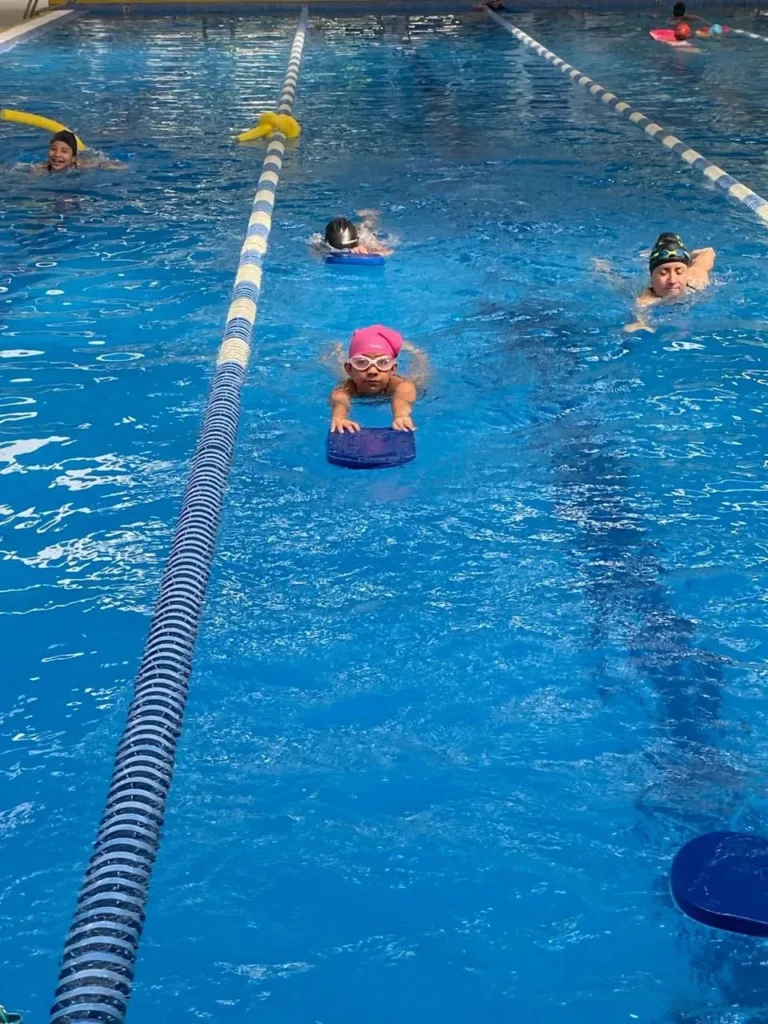 La Clase de Natación: Un Espacio para el Desarrollo Integral de los Estudiantes CIC