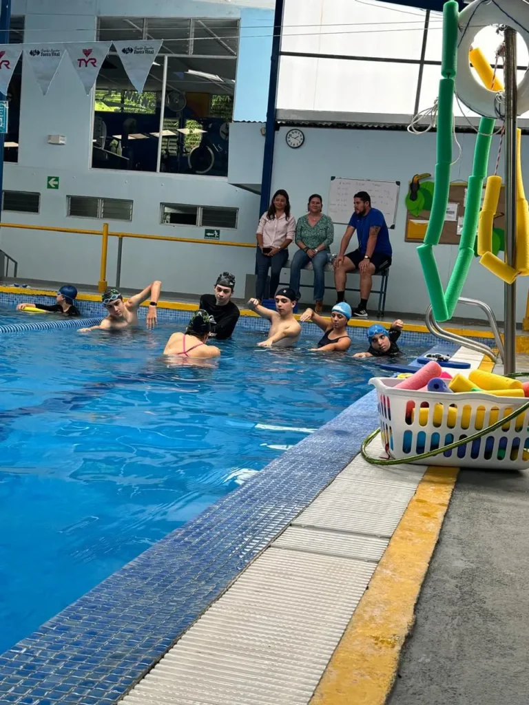 La Clase de Natación: Un Espacio para el Desarrollo Integral de los Estudiantes CIC