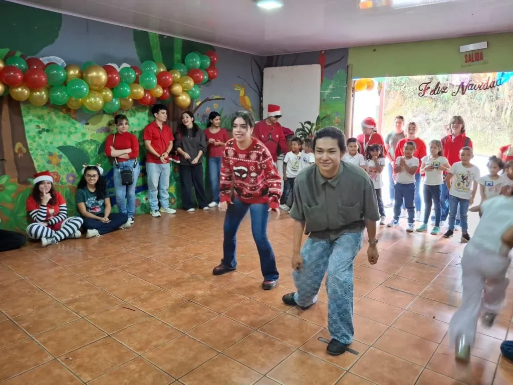 Estudiantes del CIC en actividades de proyección social comunitaria