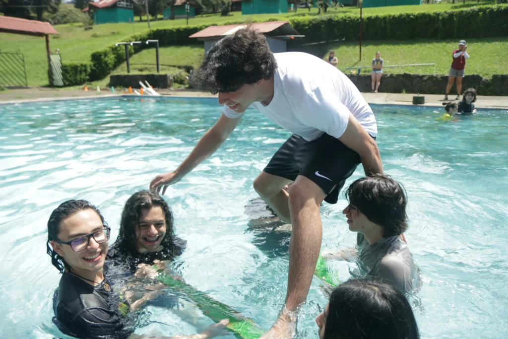 Convivencias Estudiantiles: Formando Valores y Habilidades para la Vida CIC